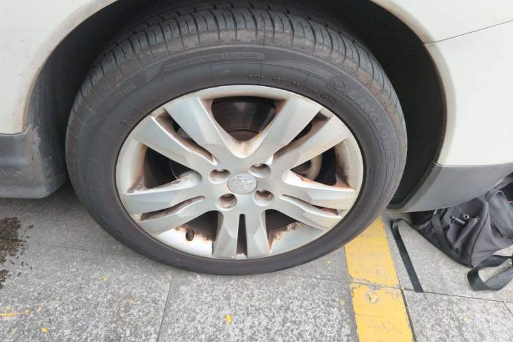 Used Peugeot 3008 2013 1.6THP Automatic Prestige Edition Right Front Wheel Hub