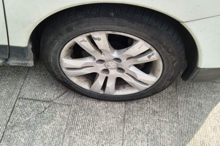 Used Peugeot 3008 2013 2.0L Automatic Trend Edition Right Front Wheel Hub