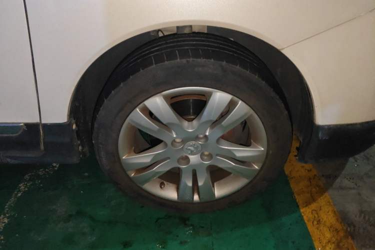 Used Peugeot 3008 2013 2.0L Automatic Trend Edition Right Front Wheel Hub
