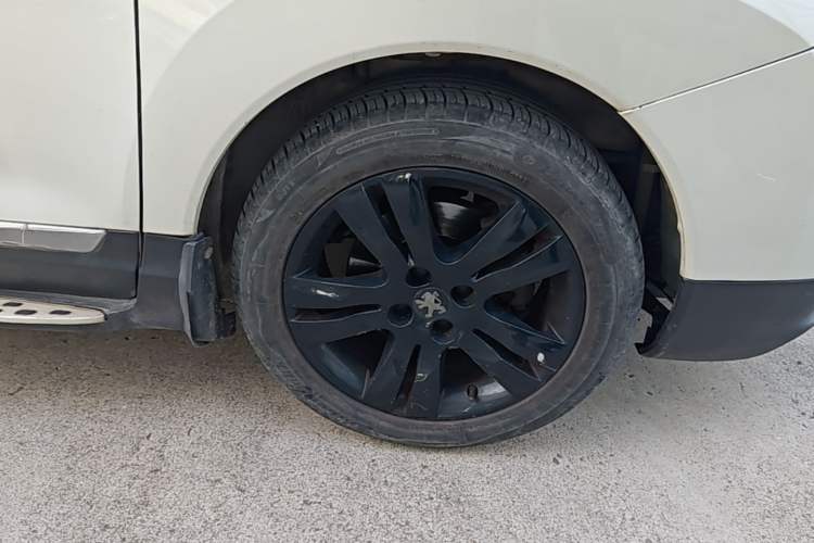 Used Peugeot 3008 2013 1.6THP Automatic Prestige Edition Right Front Wheel Hub