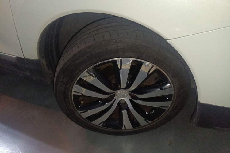 Used Peugeot 3008 2013 1.6THP Automatic Prestige Edition Right Front Wheel Hub