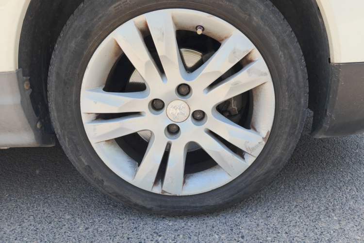Used Peugeot 3008 2013 1.6THP Automatic Prestige Edition Right Front Wheel Hub