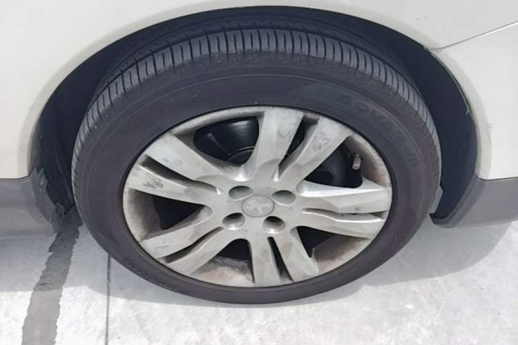 Used Peugeot 3008 2013 2.0L Automatic Trend Edition Right Front Wheel Hub