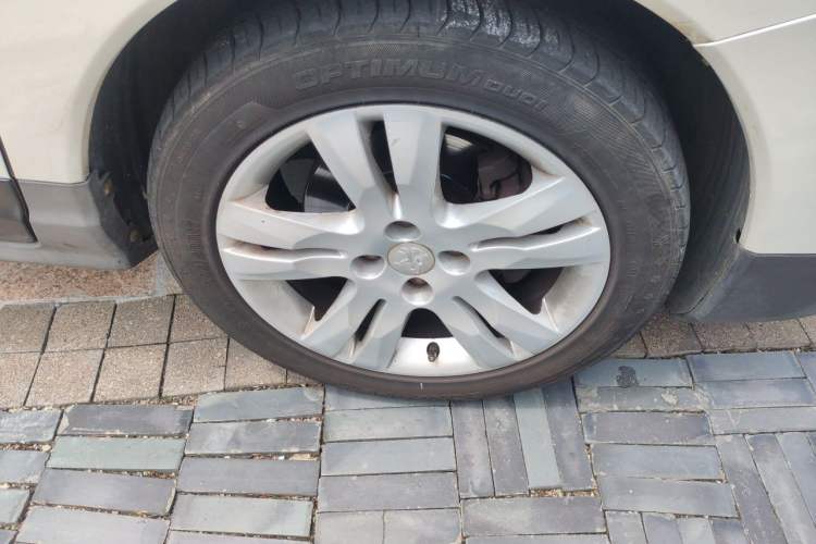Used Peugeot 3008 2013 1.6THP Automatic Prestige Edition Right Front Wheel Hub
