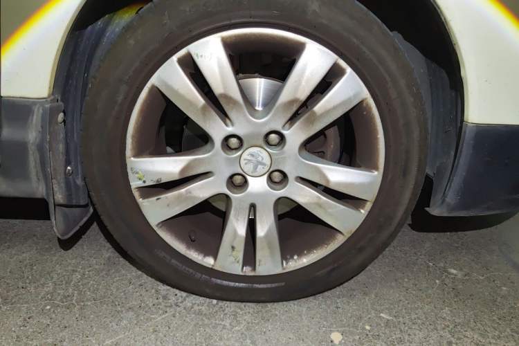 Used Peugeot 3008 2013 1.6THP Automatic Prestige Edition Right Front Wheel Hub