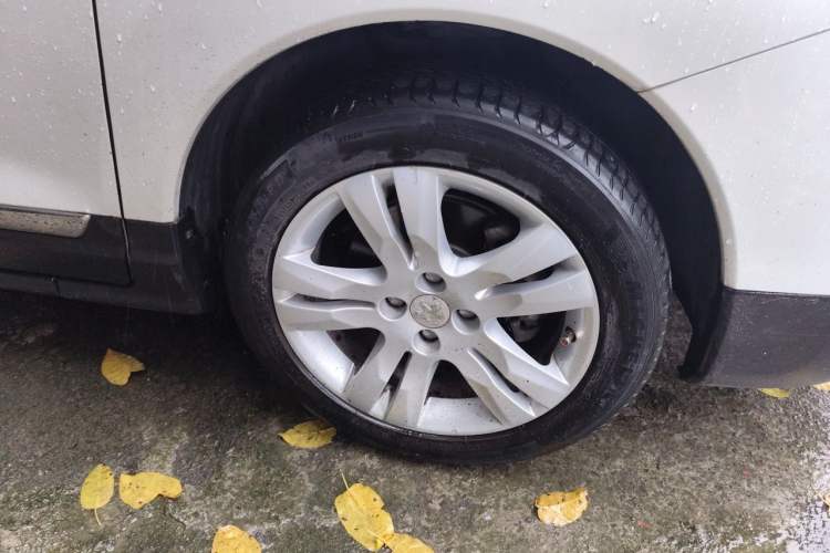 Used Peugeot 3008 2013 1.6THP Automatic Prestige Edition Right Front Wheel Hub