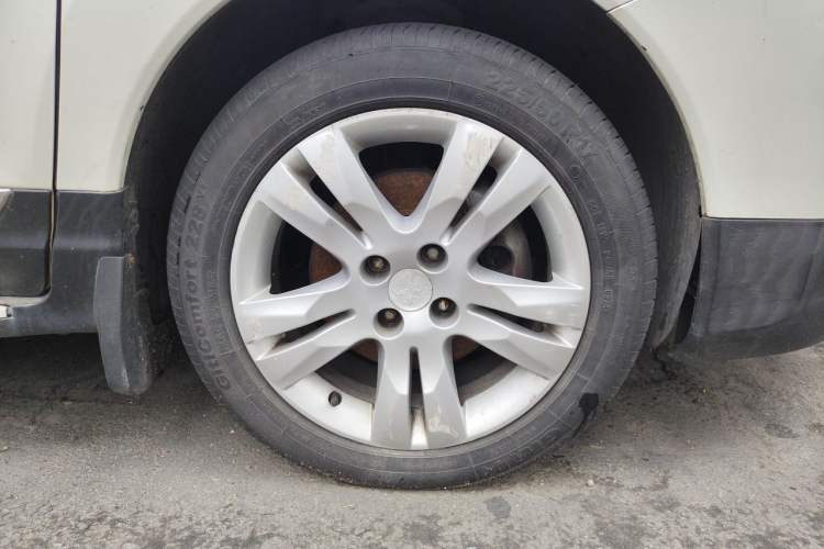Used Peugeot 3008 2013 1.6THP Automatic Prestige Edition Right Front Wheel Hub