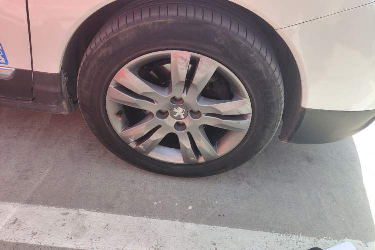 Used Peugeot 3008 2013 1.6THP Roland Garros Edition Right Front Wheel Hub