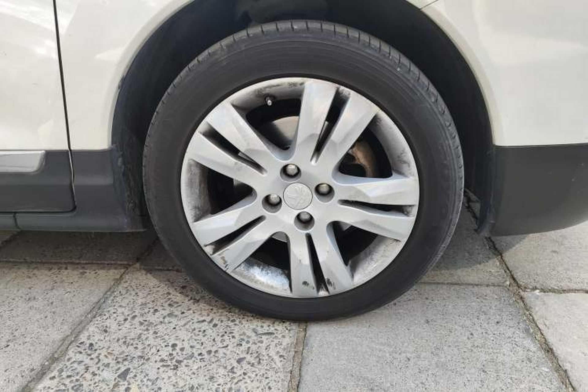 Used Peugeot 3008 2013 2.0L Automatic Trend Edition Right Front Wheel Hub