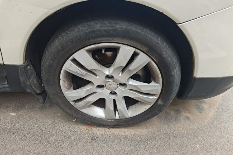 Used Peugeot 3008 2013 1.6THP Automatic Trend Edition Right Front Wheel Hub