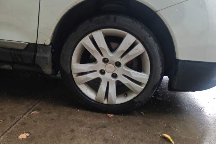 Used Peugeot 3008 2013 1.6THP Automatic Prestige Edition Right Front Wheel Hub