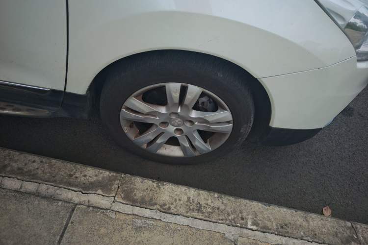 Used Peugeot 3008 2013 1.6THP Automatic Prestige Edition Right Front Wheel Hub