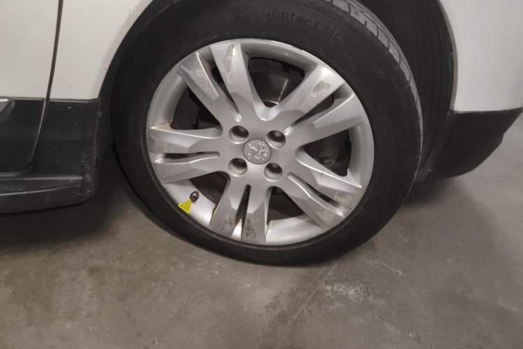 Used Peugeot 3008 2013 1.6THP Automatic Trend Edition Right Front Wheel Hub