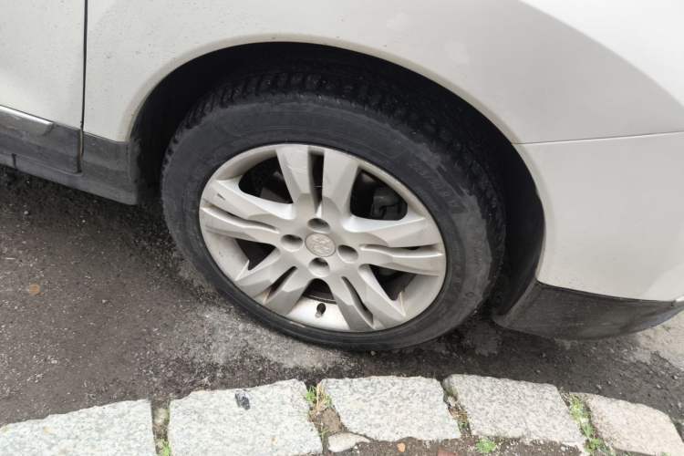 Used Peugeot 3008 2013 1.6THP Automatic Prestige Edition Right Front Wheel Hub