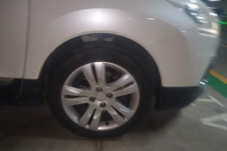Used Peugeot 3008 2013 1.6THP Automatic Prestige Edition Right Front Wheel Hub
