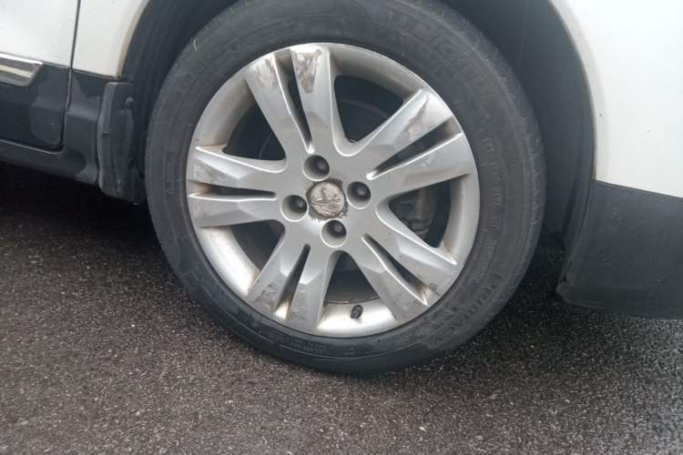 Used Peugeot 3008 2013 1.6THP Automatic Prestige Edition Right Front Wheel Hub