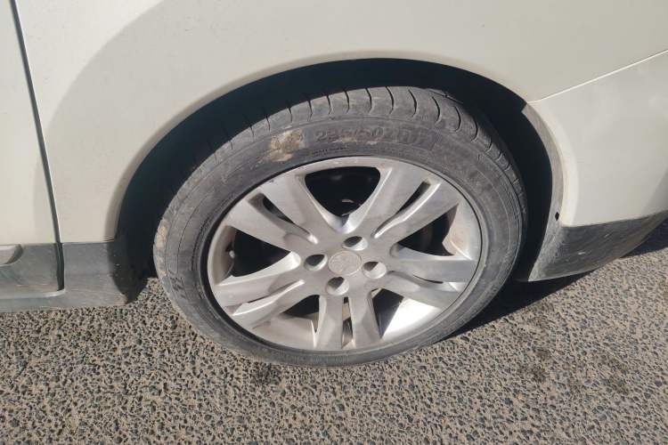 Used Peugeot 3008 2013 1.6THP Automatic Trend Edition Right Front Wheel Hub