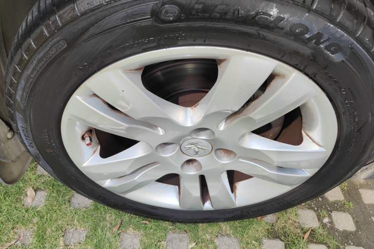Used Peugeot 3008 2013 2.0L Automatic Trend Edition Right Front Wheel Hub