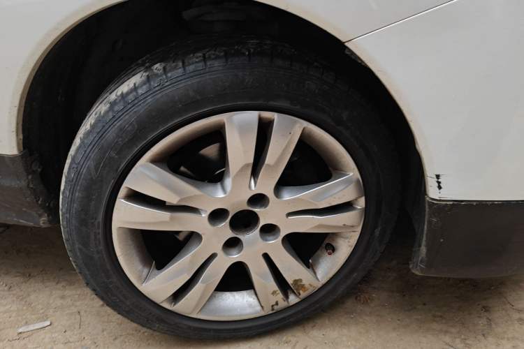 Used Peugeot 3008 2013 2.0L Automatic Trend Edition Right Front Wheel Hub