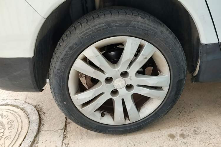 Used Peugeot 3008 2013 1.6THP Automatic Trend Edition Right Rear Wheel Hub