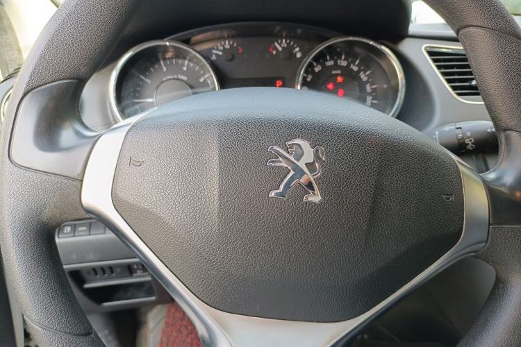 Used Peugeot 3008 2013 2.0L Automatic Classic Edition Steering Wheel