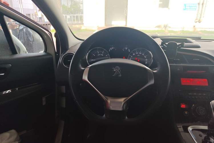 Used Peugeot 3008 2013 2.0L Automatic Trend Edition Steering Wheel