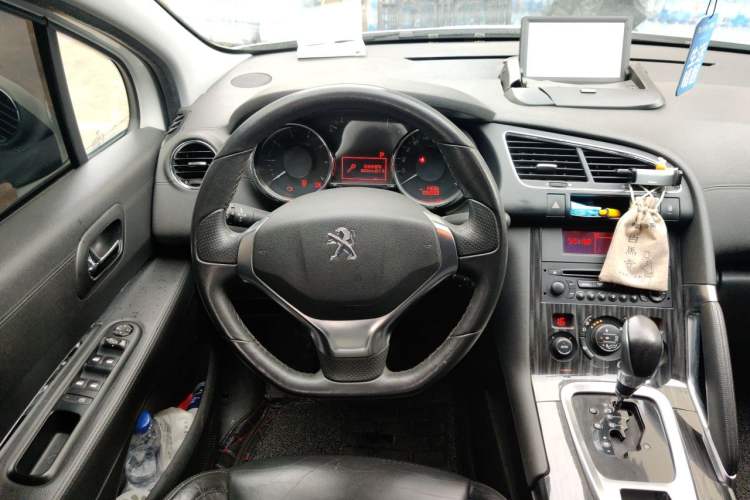 Used Peugeot 3008 2013 2.0L Automatic Trend Edition Steering Wheel