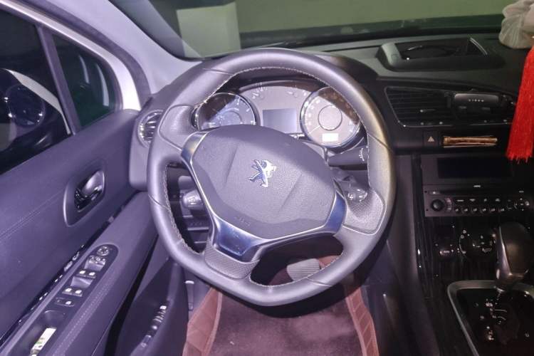 Used Peugeot 3008 2013 1.6THP Automatic Trend Edition Steering Wheel