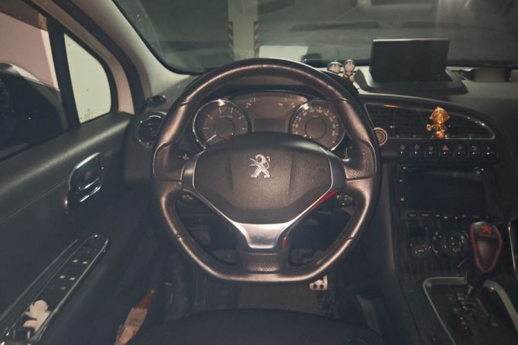 Used Peugeot 3008 2013 1.6THP Roland Garros Edition Steering Wheel