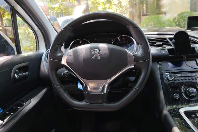 Used Peugeot 3008 2013 2.0L Automatic Trend Edition Steering Wheel
