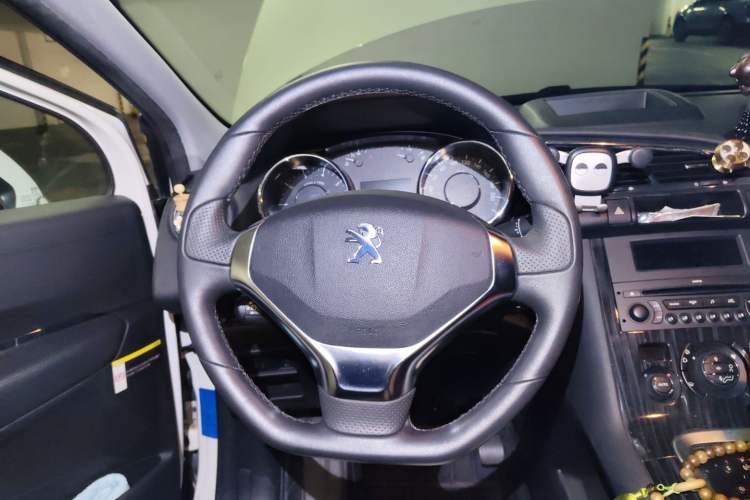 Used Peugeot 3008 2013 2.0L Automatic Trend Edition Steering Wheel
