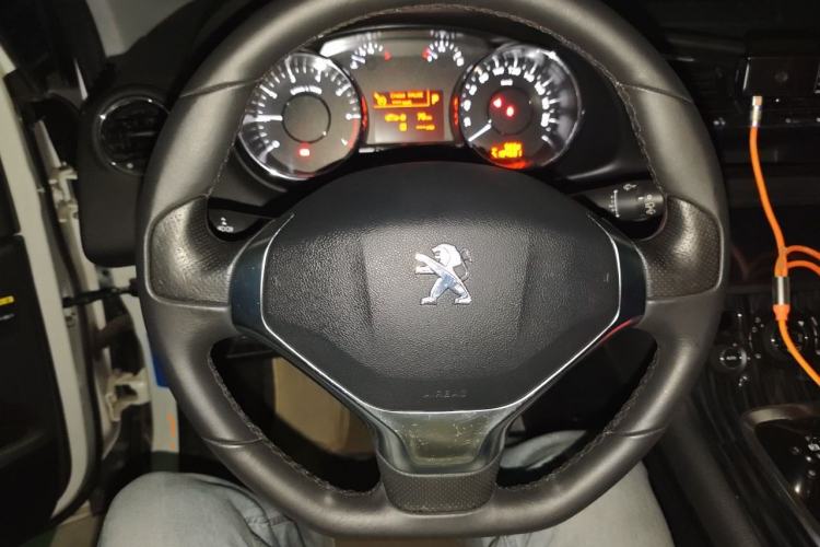 Used Peugeot 3008 2013 2.0L Automatic Trend Edition Steering Wheel