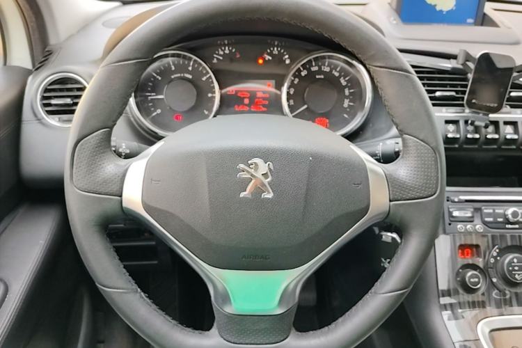 Used Peugeot 3008 2013 1.6THP Automatic Trend Edition Steering Wheel
