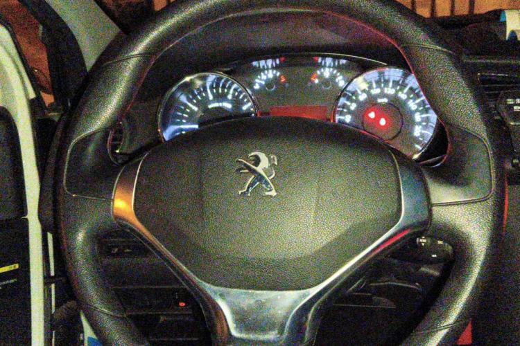 Used Peugeot 3008 2013 2.0L Manual Trend Edition Steering Wheel