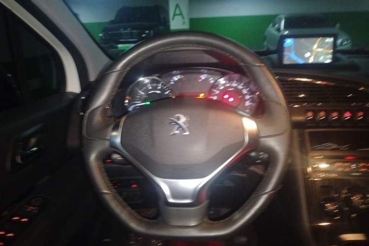 Used Peugeot 3008 2013 1.6THP Automatic Prestige Edition Steering Wheel