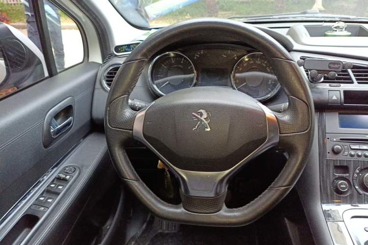 Used Peugeot 3008 2013 2.0L Automatic Trend Edition Steering Wheel