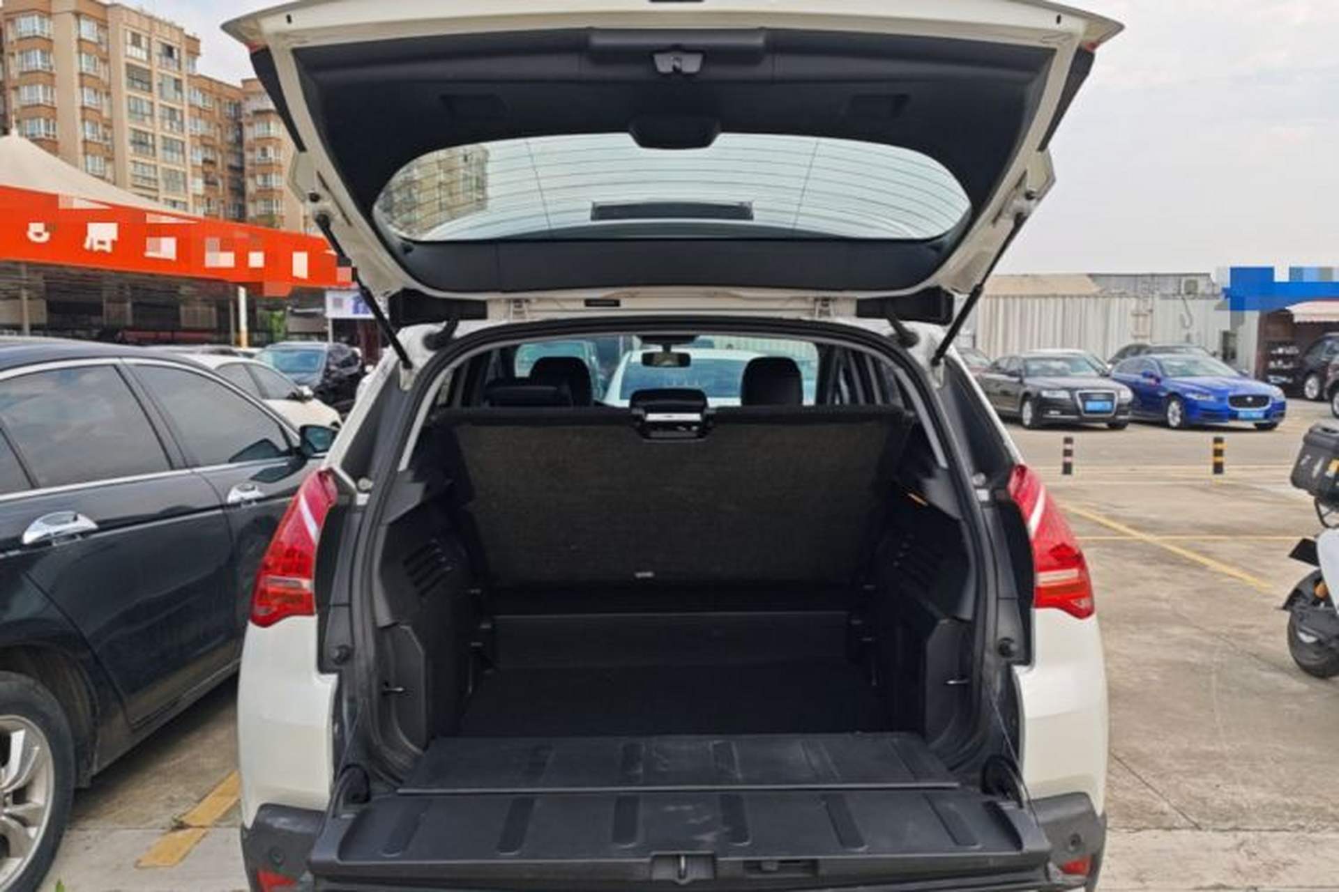 Used Peugeot 3008 2013 2.0L Automatic Trend Edition Trunk