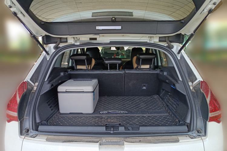 Used Peugeot 3008 2013 2.0L Automatic Trend Edition Trunk