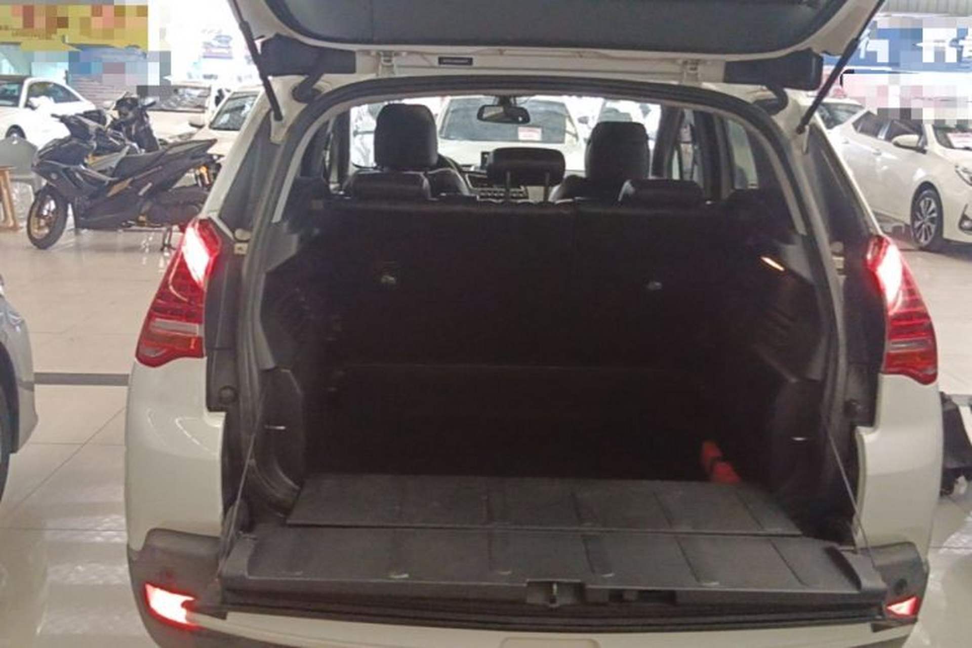 Used Peugeot 3008 2013 1.6THP Automatic Prestige Edition Trunk