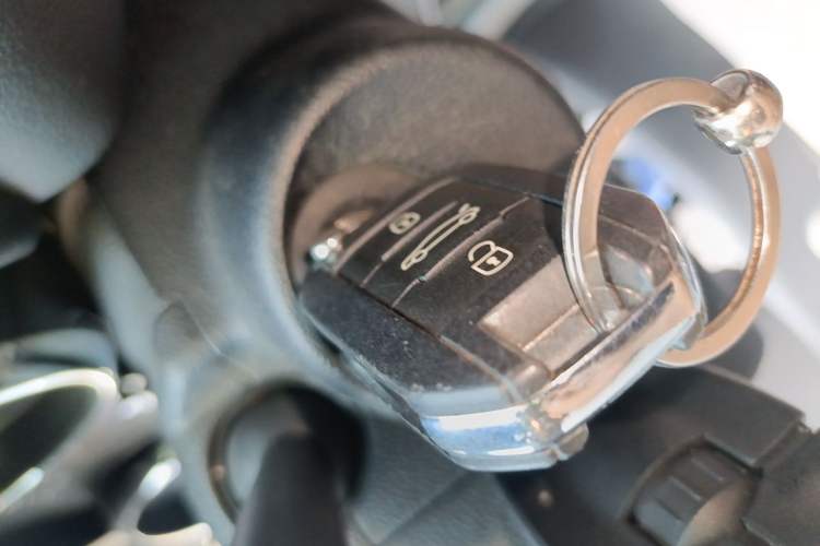 Used Peugeot 3008 2013 2.0L Automatic Classic Edition Vehicle Key