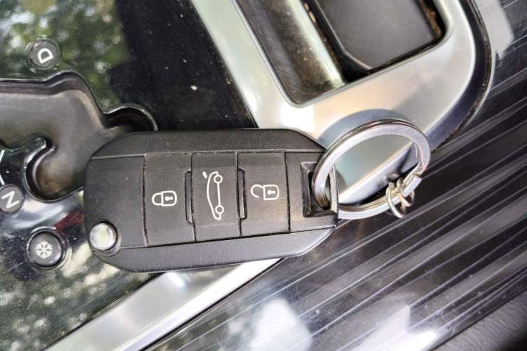 Used Peugeot 3008 2013 1.6THP Automatic Prestige Edition Vehicle Key