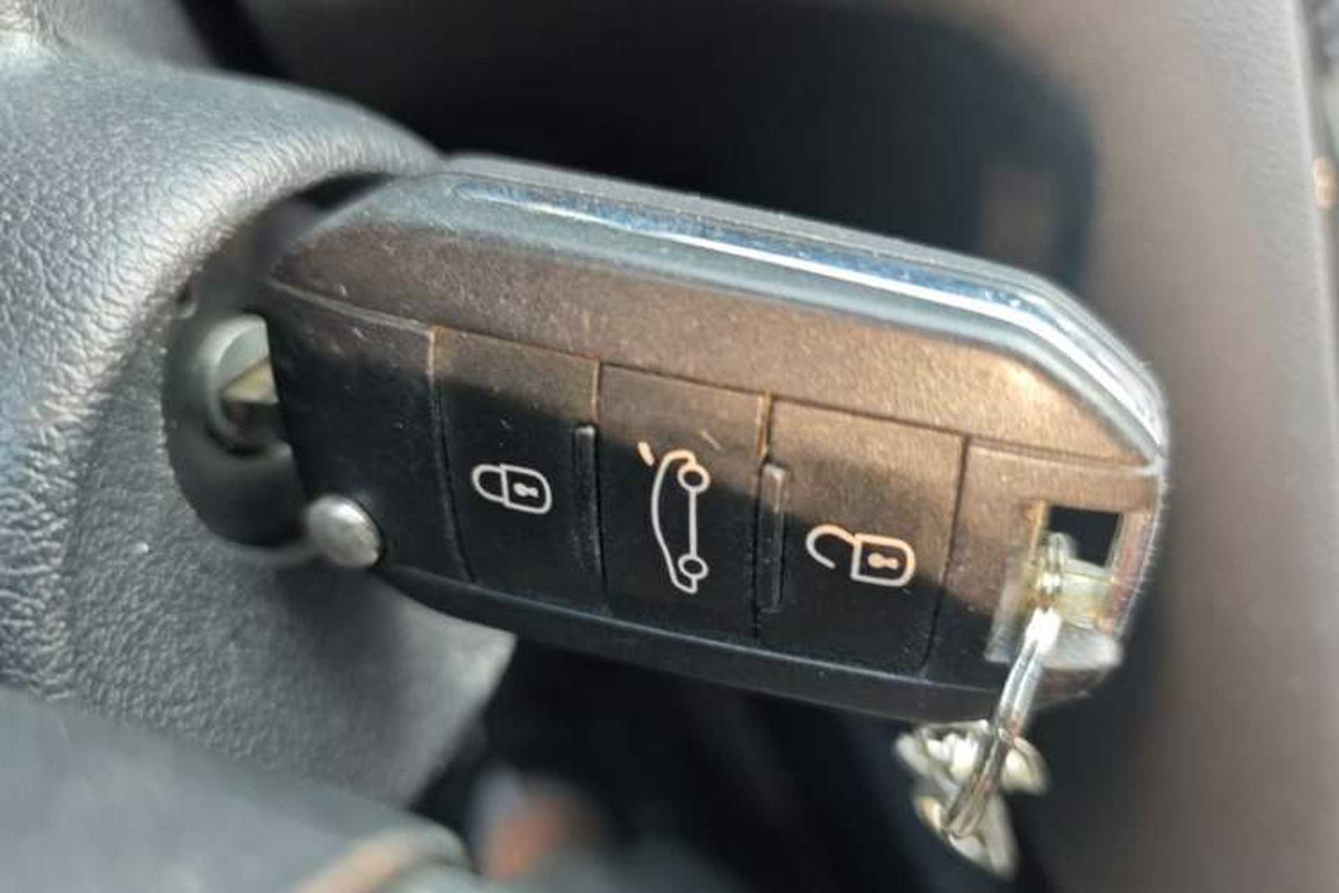 Used Peugeot 3008 2013 2.0L Automatic Trend Edition Vehicle Key