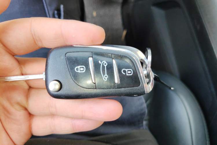 Used Peugeot 3008 2013 1.6THP Automatic Trend Edition Vehicle Key