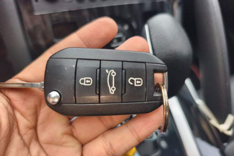 Used Peugeot 3008 2013 2.0L Automatic Trend Edition Vehicle Key
