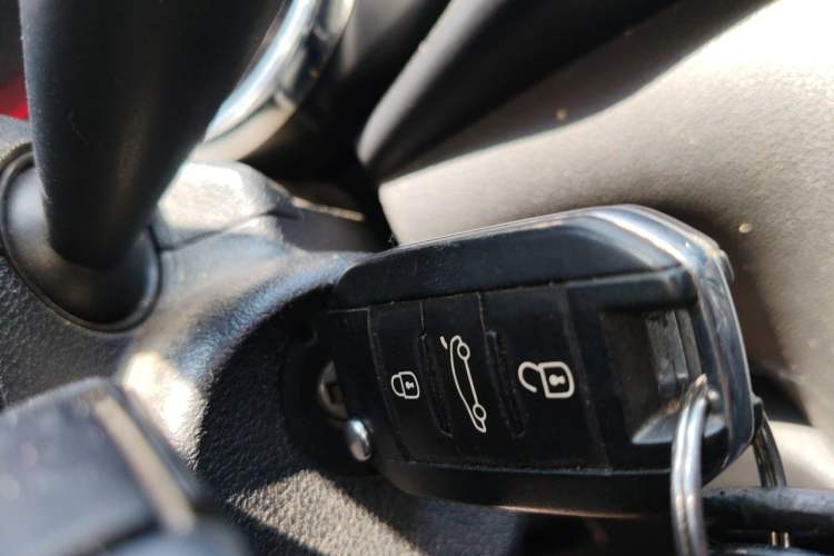 Used Peugeot 3008 2013 2.0L Automatic Classic Edition Vehicle Key