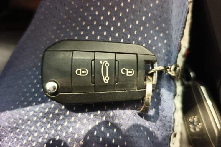 Used Peugeot 3008 2013 2.0L Automatic Trend Edition Vehicle Key