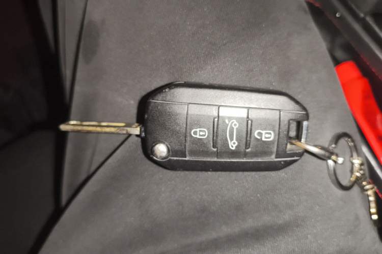 Used Peugeot 3008 2013 2.0L Automatic Trend Edition Vehicle Key
