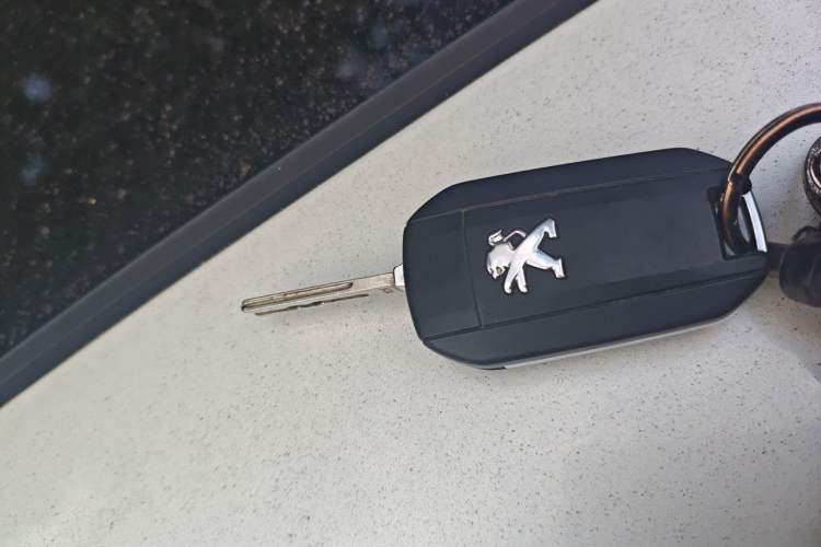 Used Peugeot 3008 2013 2.0L Automatic Trend Edition Vehicle Key