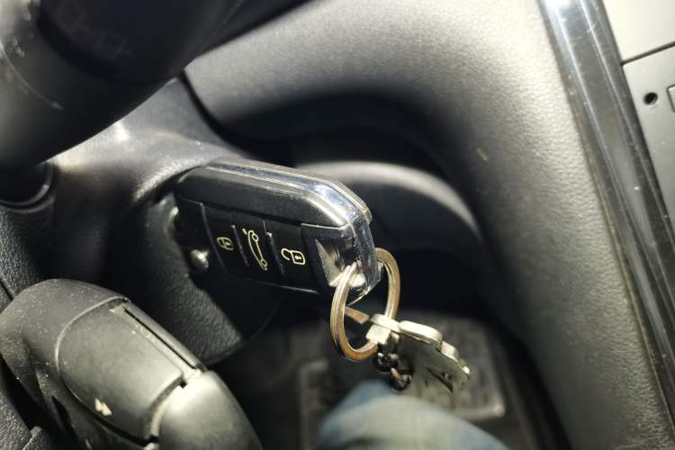 Used Peugeot 3008 2013 2.0L Automatic Trend Edition Vehicle Key