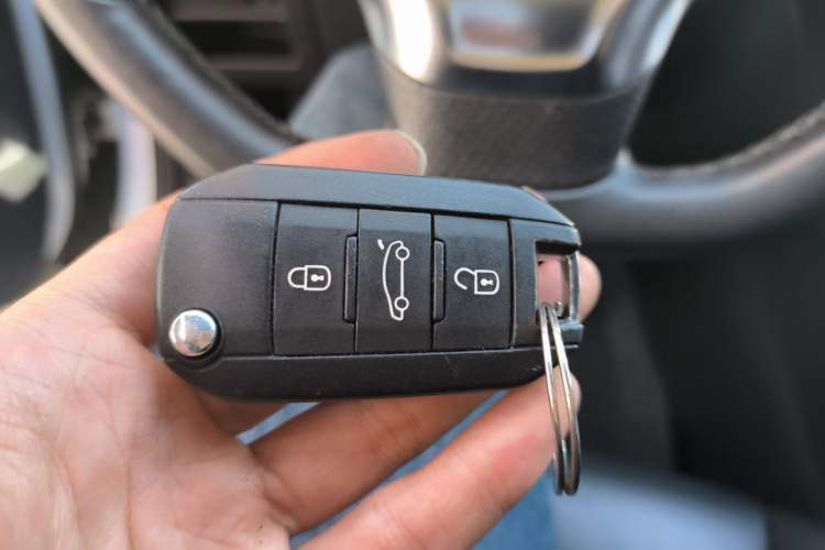 Used Peugeot 3008 2013 2.0L Automatic Trend Edition Vehicle Key